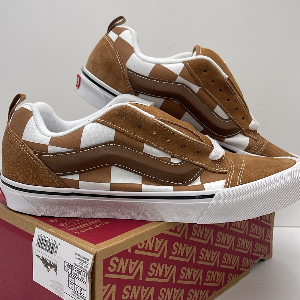 Vans Men’s Knu Skool
Mega Check Brown
VN000CRPBRO Brown and White Checkered Shoe - Picture 8 of 16